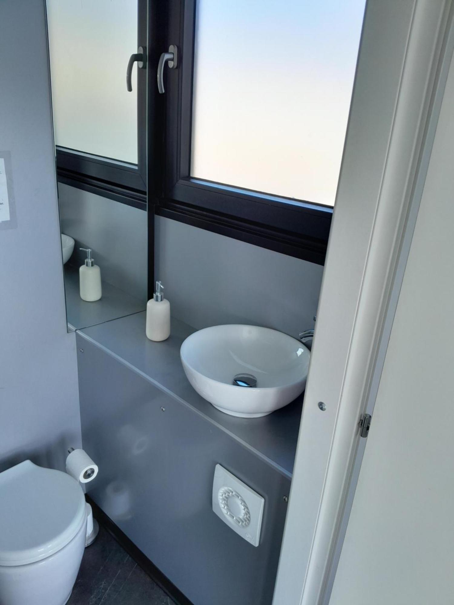 דורמלטו Floating Experience Black Pearl, Lago Maggiore מראה חיצוני תמונה