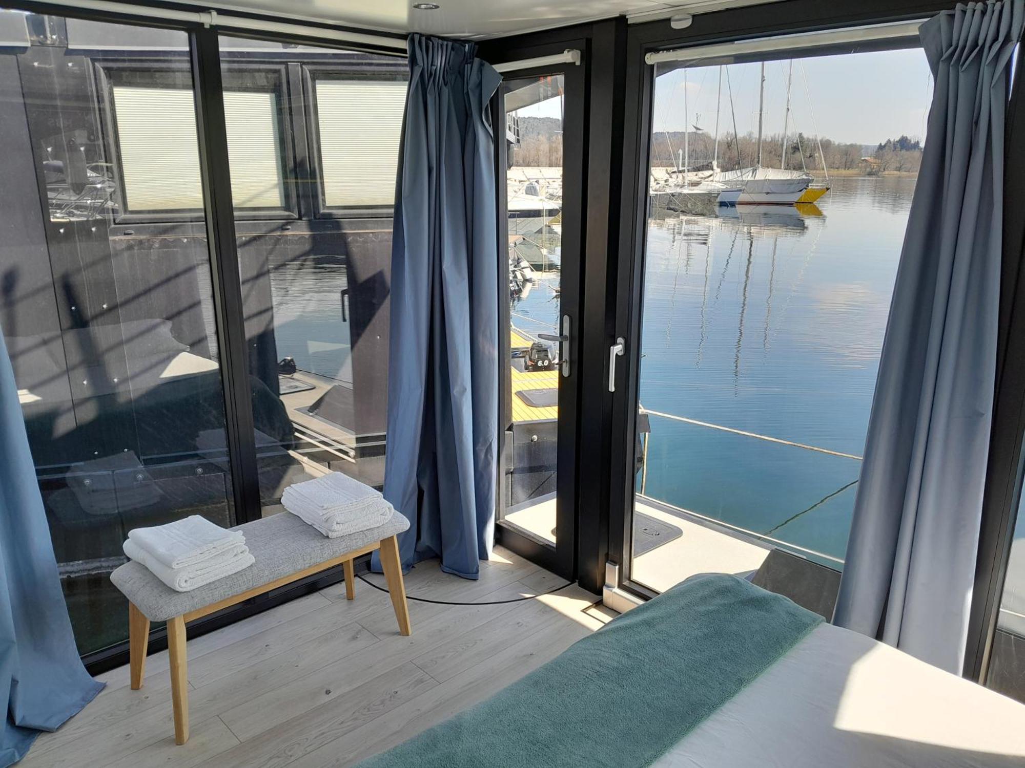 דורמלטו Floating Experience Black Pearl, Lago Maggiore מראה חיצוני תמונה