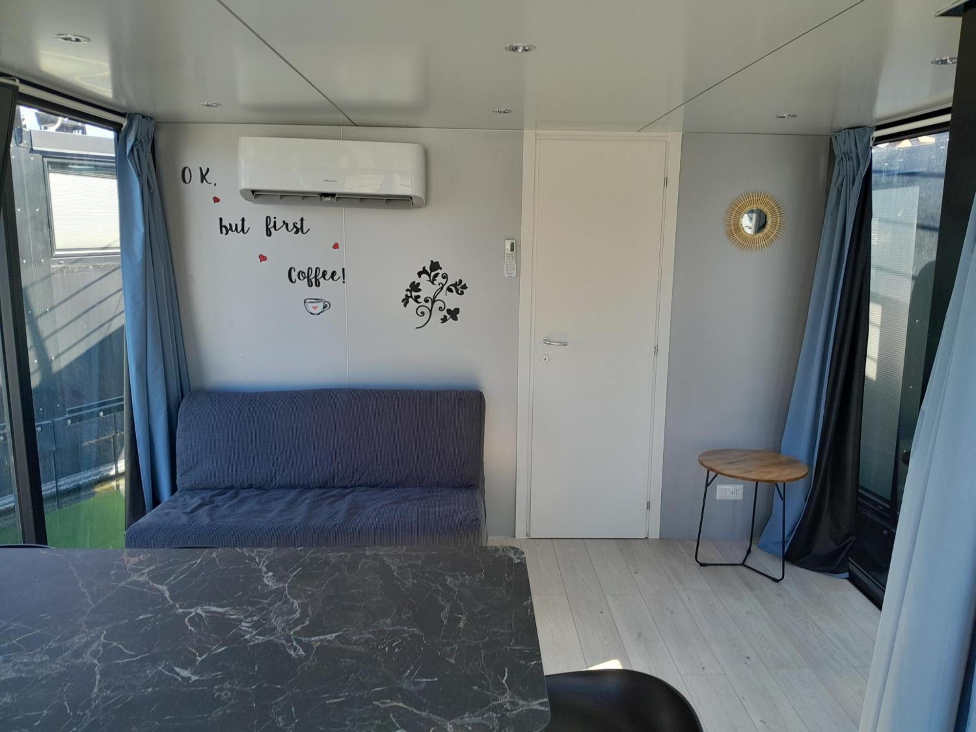 דורמלטו Floating Experience Black Pearl, Lago Maggiore מראה חיצוני תמונה