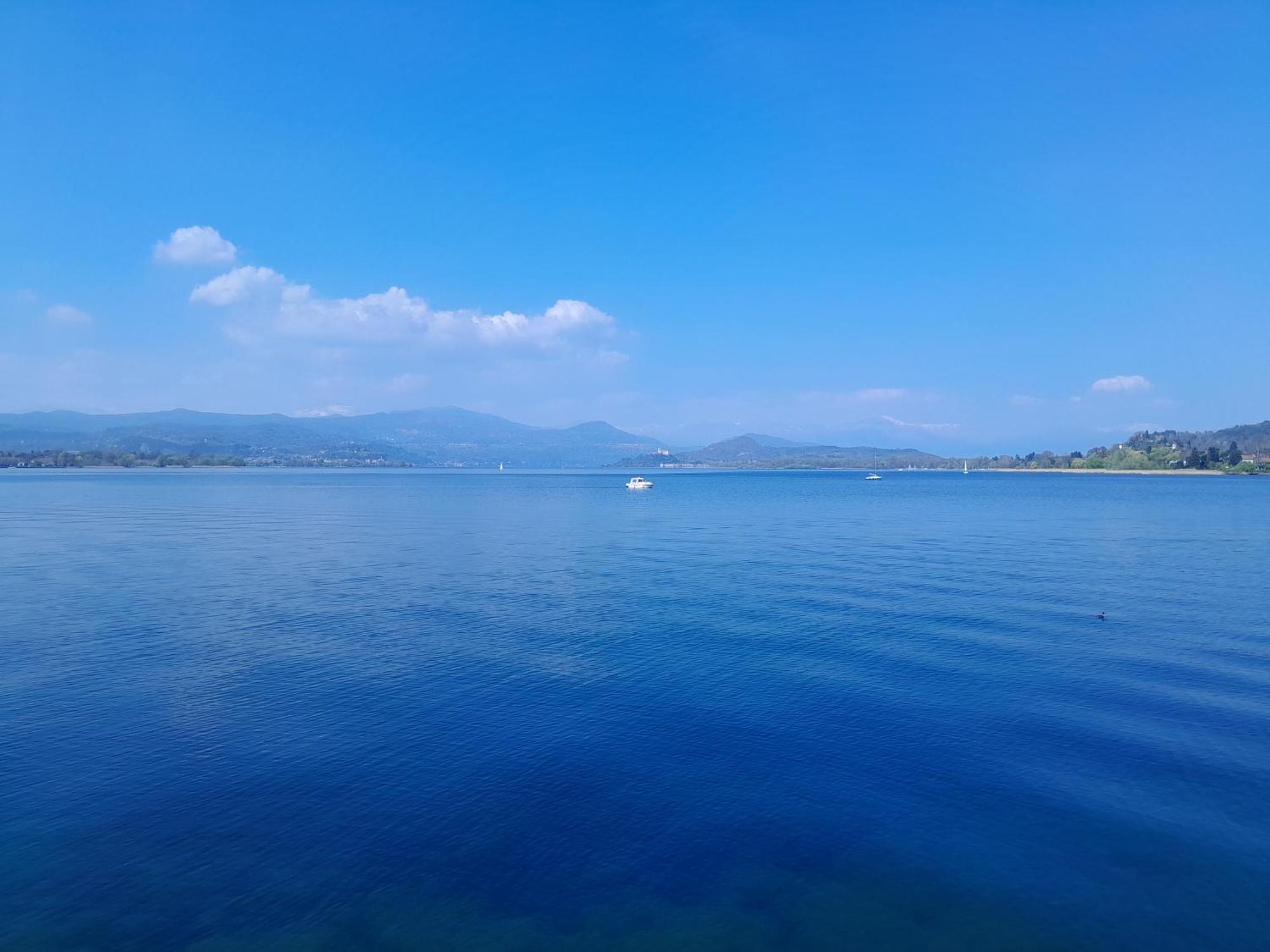 דורמלטו Floating Experience Black Pearl, Lago Maggiore מראה חיצוני תמונה