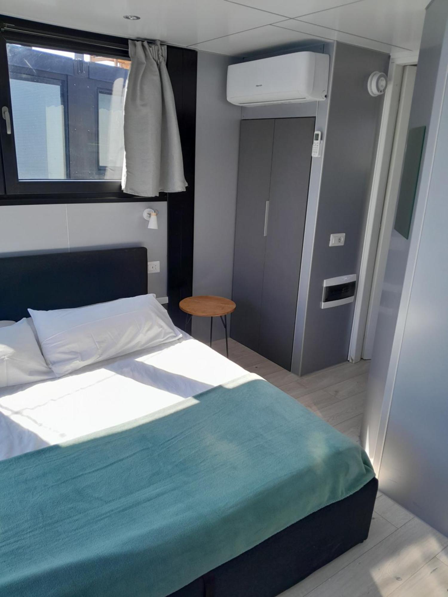 דורמלטו Floating Experience Black Pearl, Lago Maggiore מראה חיצוני תמונה