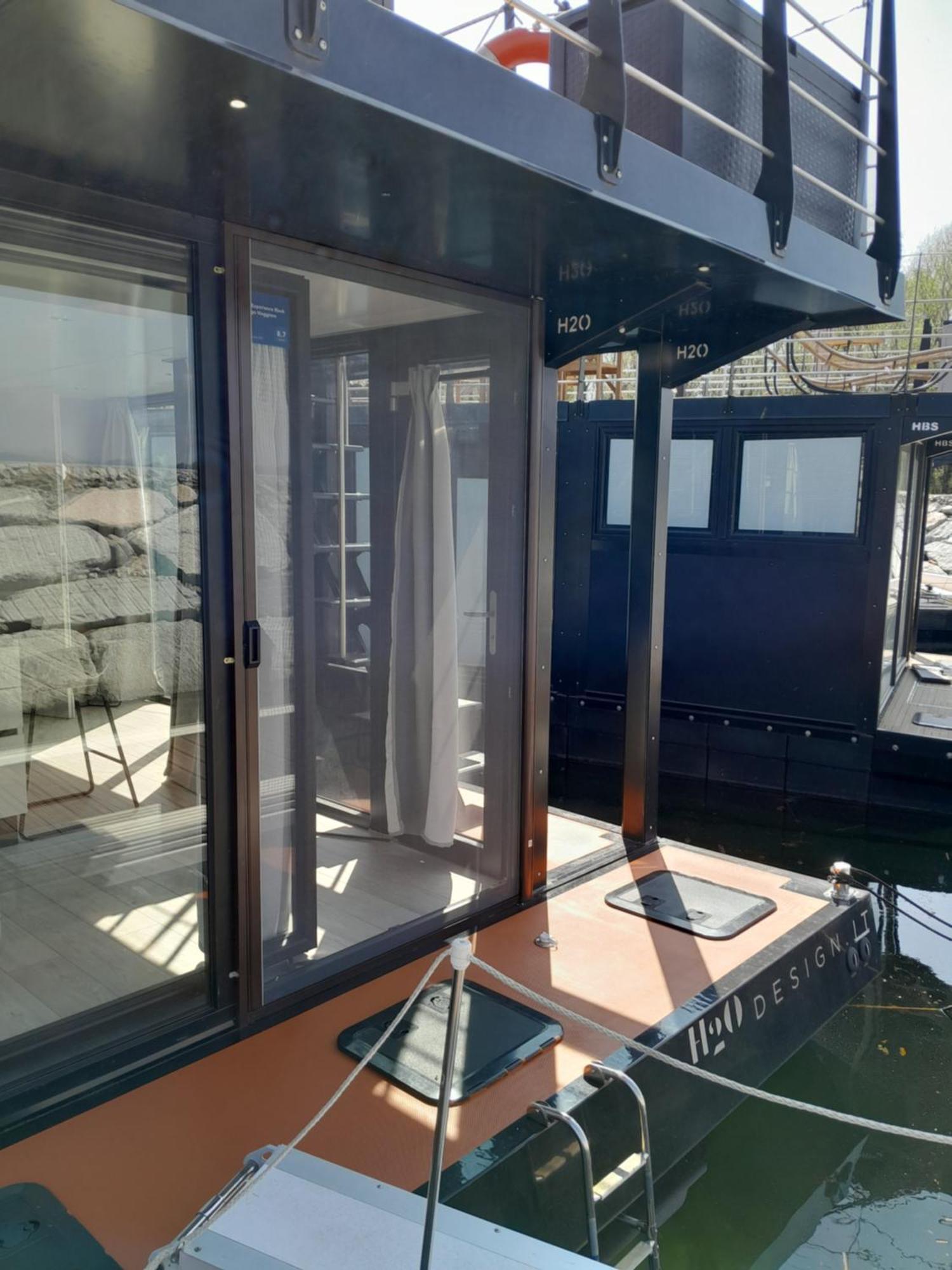 דורמלטו Floating Experience Black Pearl, Lago Maggiore מראה חיצוני תמונה