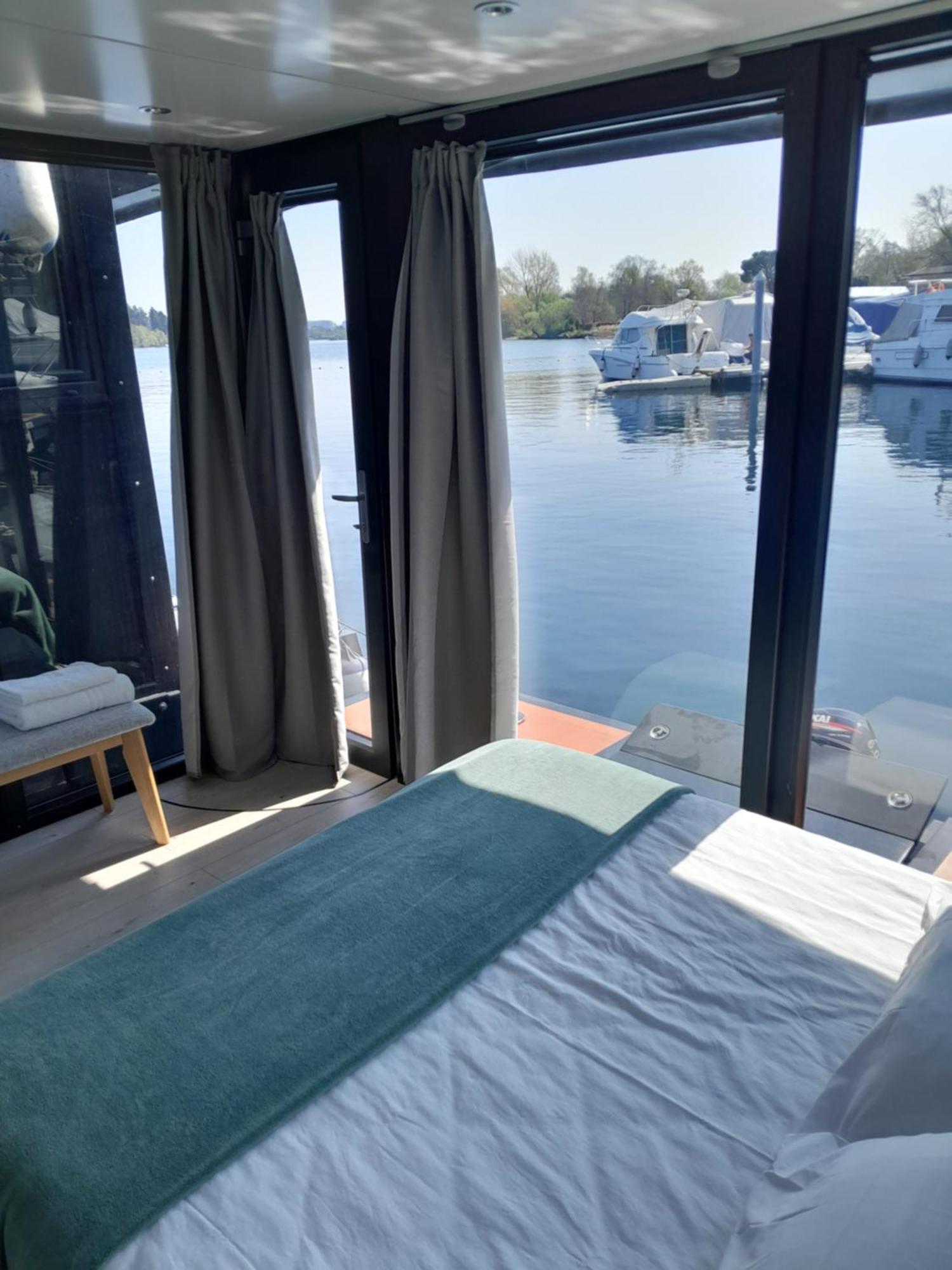 דורמלטו Floating Experience Black Pearl, Lago Maggiore מראה חיצוני תמונה